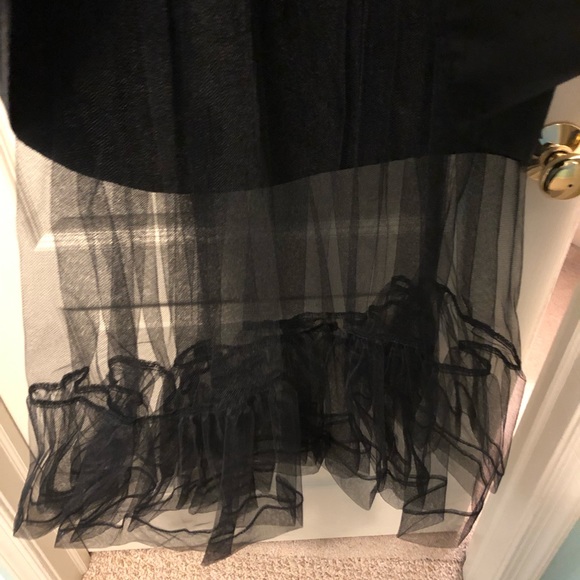 Black and white gown - Picture 3 of 5